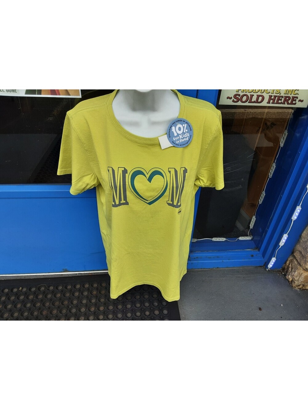 Life Is Good T'Shirt "MOM" size Large NWT